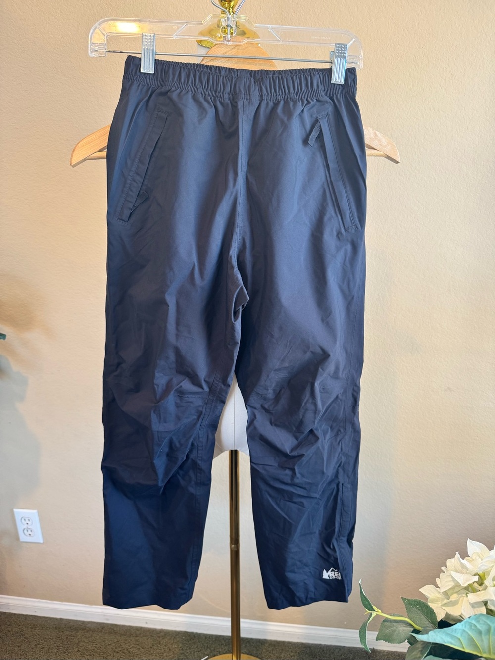 REI Kids Waterproof Rain Pants Size 10/12 Black Pull On Zip Pockets Ankels Youth